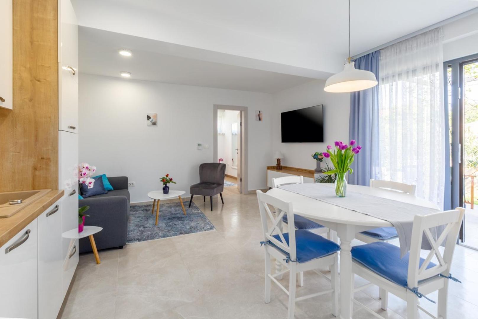 Appartamento Riva Garden Exclusive Funtana Esterno foto