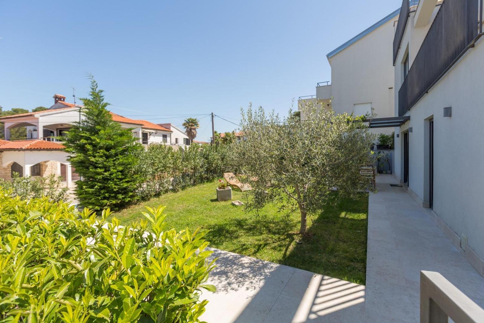 Appartamento Riva Garden Exclusive Funtana Esterno foto