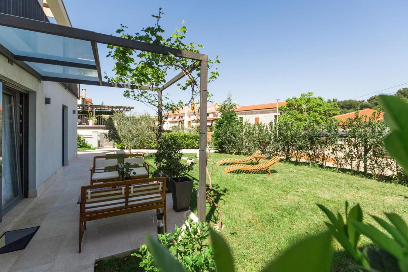 Appartamento Riva Garden Exclusive Funtana Esterno foto