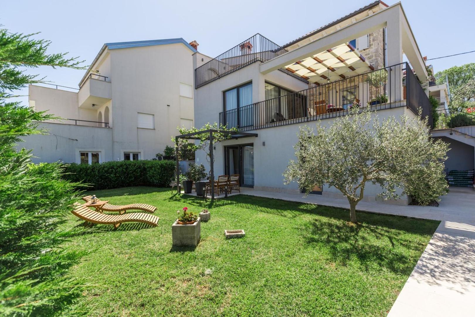 Appartamento Riva Garden Exclusive Funtana Esterno foto
