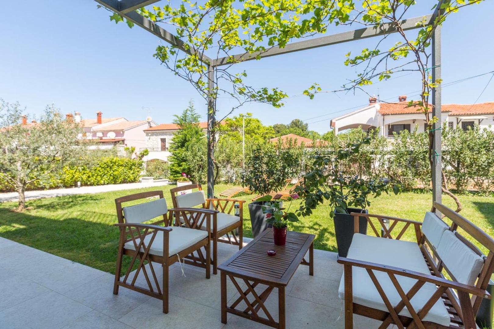 Appartamento Riva Garden Exclusive Funtana Esterno foto