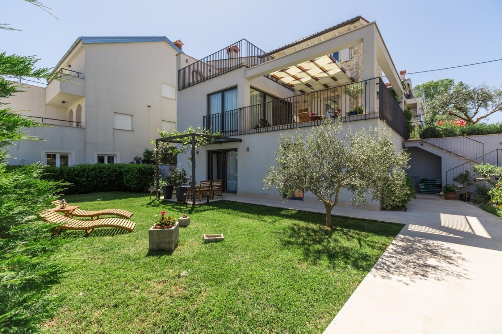 Appartamento Riva Garden Exclusive Funtana Esterno foto
